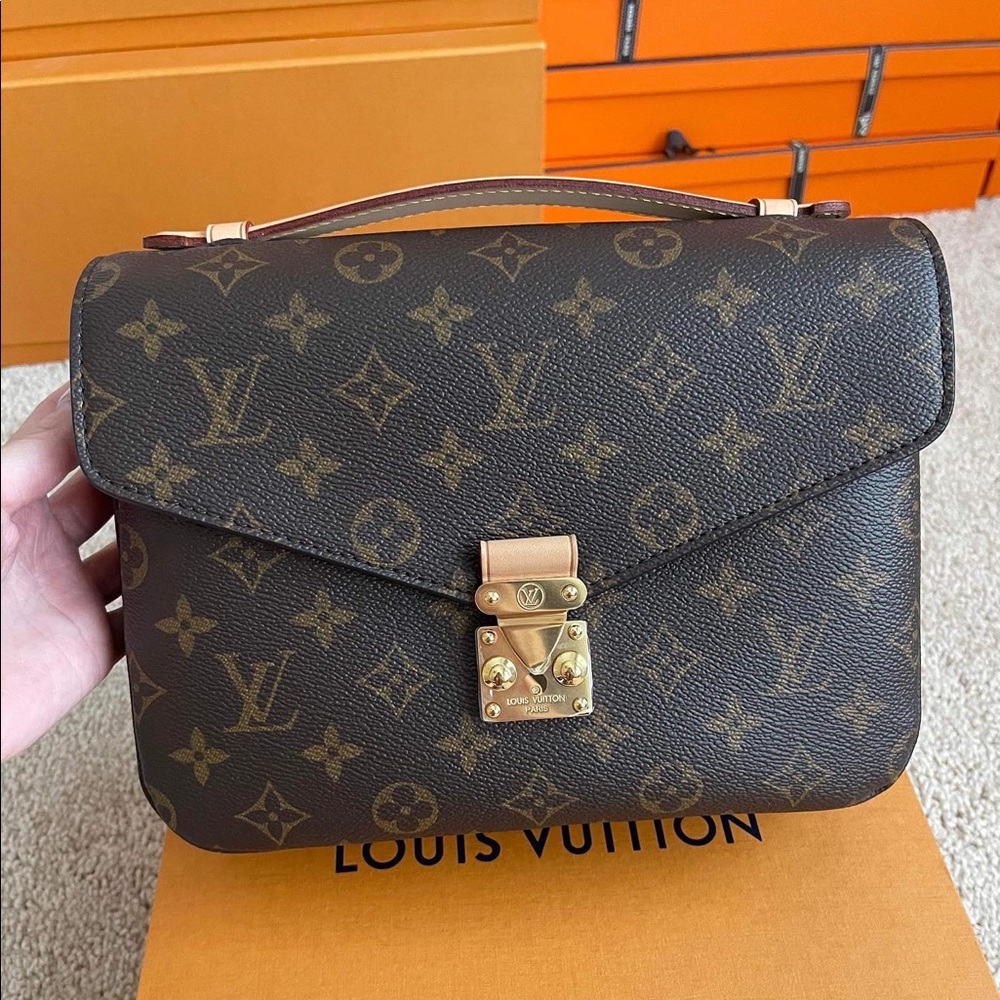 Authentic Louis Vuitton Pochette Métis